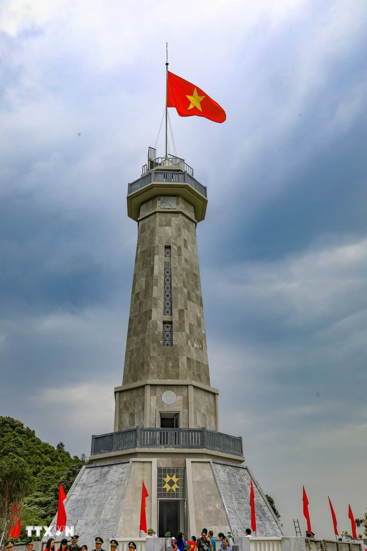 Lễ thượng cờ và khánh thành cột cờ A Pa Chải, nơi gắn liền cột mốc cực Tây Tổ quốc - Ảnh 3.