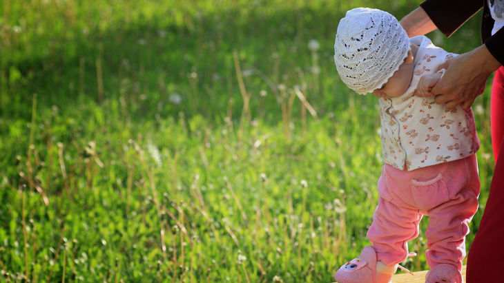 Trẻ chậm biết đi có thể học giỏi hơn, nguy cơ mắc ADHD thấp hơn - Ảnh 2.