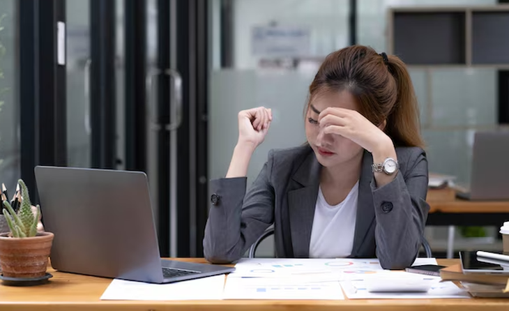 Nắng nóng, dân văn phòng ngồi điều hòa nhiều cẩn thận sốc nhiệt - Ảnh 1. sốc nhiệt - Ảnh 1.