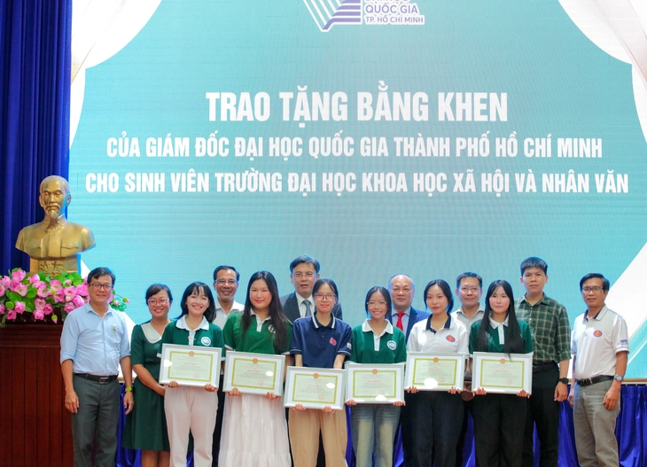 sinh viên - Ảnh 1.