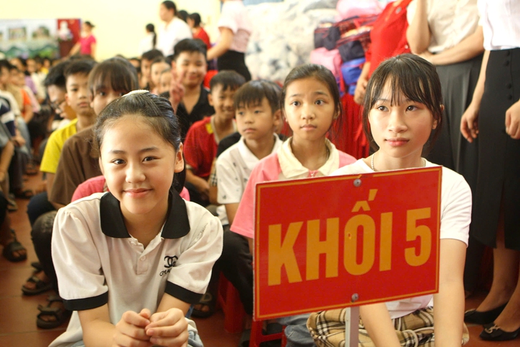 Dạy 2 buổi/ngày không thu phí: Chờ sớm có hướng dẫn Dạy 2 buổi/ngày không thu phí: Chờ sớm có hướng dẫn