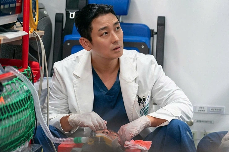Hành trình 'tái sinh' từ bê bối chất cấm của thị đế Baeksang 2025 Joo Ji Hoon - Ảnh 1. Joo Ji Hoon tái sinh từ bê bối chất cấm, thành thị đế Baeksang - Ảnh 1.
