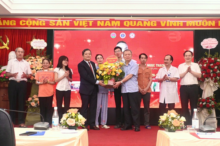 Người phụ nữ Hà Nội ‘hồi sinh’ nhờ người lá phổi được chuyển từ Nam ra Bắc - Ảnh 2. Người phụ nữ ‘hồi sinh’ nhờ lá phổi được chuyển từ Nam ra Bắc - Ảnh 2.