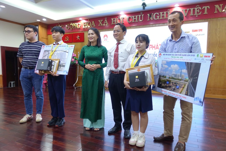 Trao giải thi sáng tác ảnh Tuổi Xanh: Nuôi dưỡng niềm đam mê nhiếp ảnh cho học sinh - Ảnh 2.