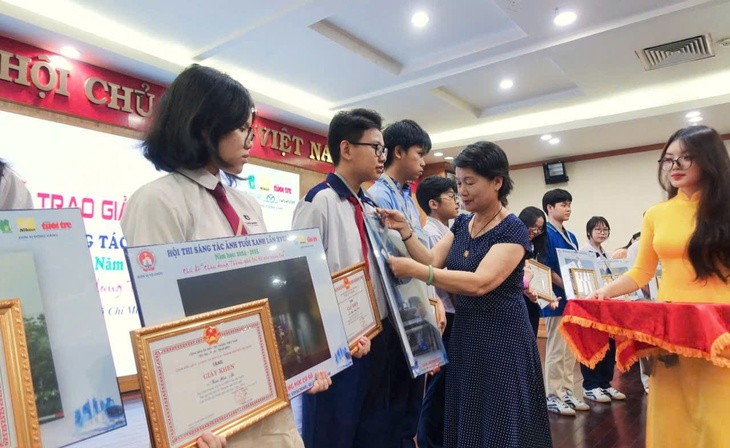 Trao giải thi sáng tác ảnh Tuổi Xanh: Nuôi dưỡng niềm đam mê nhiếp ảnh cho học sinh - Ảnh 5.
