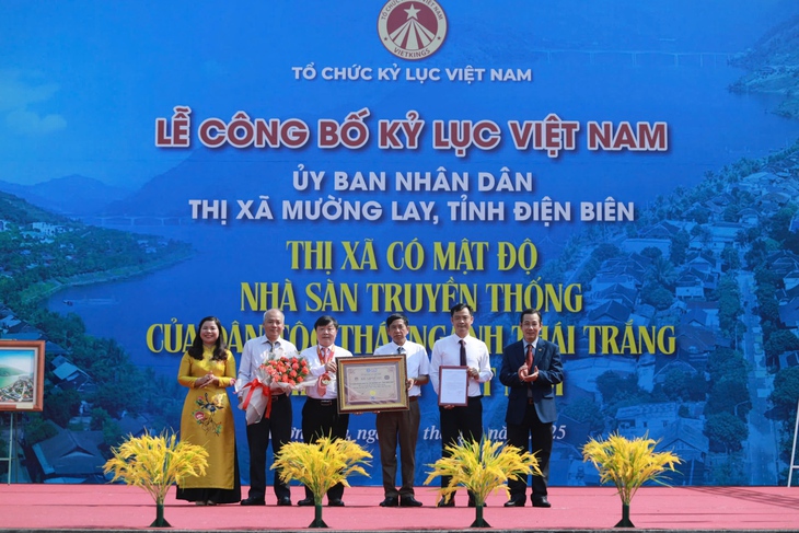 Mường Lay lập kỷ lục nơi có nhà sàn truyền thống của dân tộc Thái trắng nhiều nhất nước - Ảnh 2.