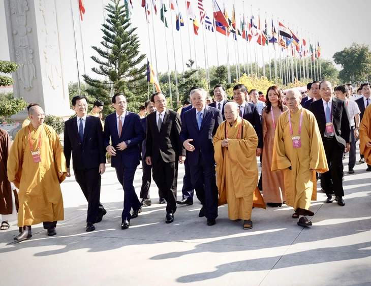 Bế mạc Đại lễ Vesak 2025: Việt Nam là trung tâm của Phật giáo nhập thế - Ảnh 4. Bế mạc Đại lễ Vesak 2025: Việt Nam là trung tâm của Phật giáo nhập thế - Ảnh 4.