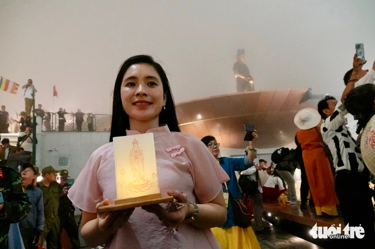 Hàng ngàn người thắp nến cầu nguyện hòa bình thế giới tại núi Bà Đen - Ảnh 7. núi Bà Đen - Ảnh 6.