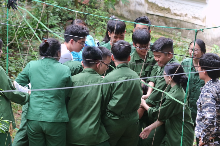 Dự kiến thay mức kỷ luật đình chỉ học bằng viết bản
kiểm điểm - Ảnh 1.