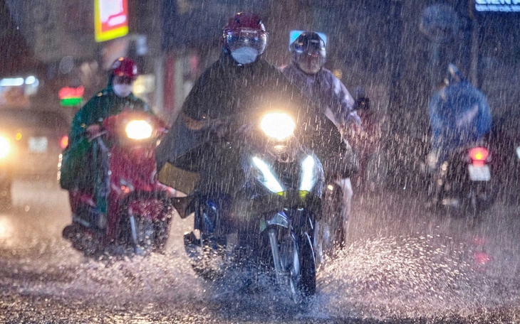 Hai khối khí nóng và lạnh giao tranh, miền Bắc đối mặt với mưa lớn kèm theo sấm sét, mưa đá - Ảnh 2.