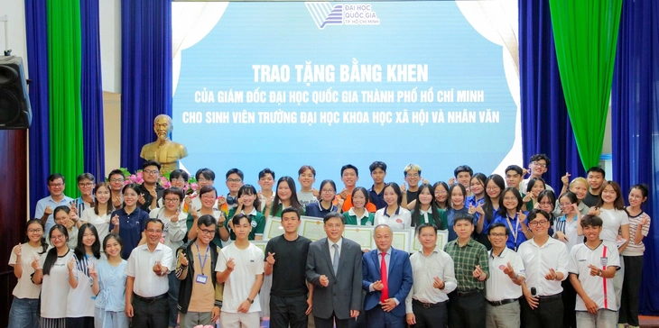 bằng khen - Ảnh 1.
