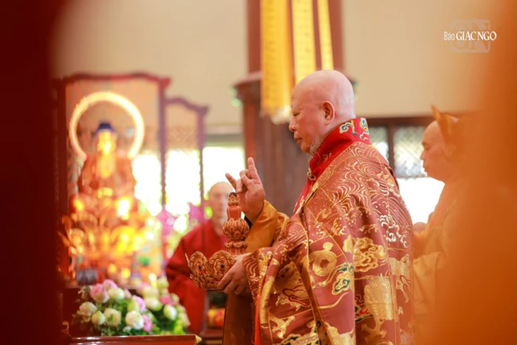 Cầu siêu các anh hùng, liệt sĩ theo nghi lễ Phật giáo 3 miền tại Vesak - Ảnh 7. Cầu siêu - Ảnh 9.