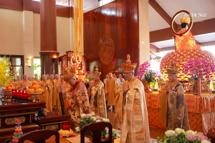 Cầu siêu các anh hùng, liệt sĩ theo nghi lễ Phật giáo 3 miền tại Vesak - Ảnh 6. Cầu siêu - Ảnh 8.