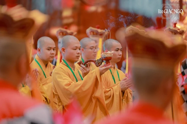 Cầu siêu các anh hùng, liệt sĩ theo nghi lễ Phật giáo 3 miền tại Vesak - Ảnh 4. Cầu siêu - Ảnh 6.