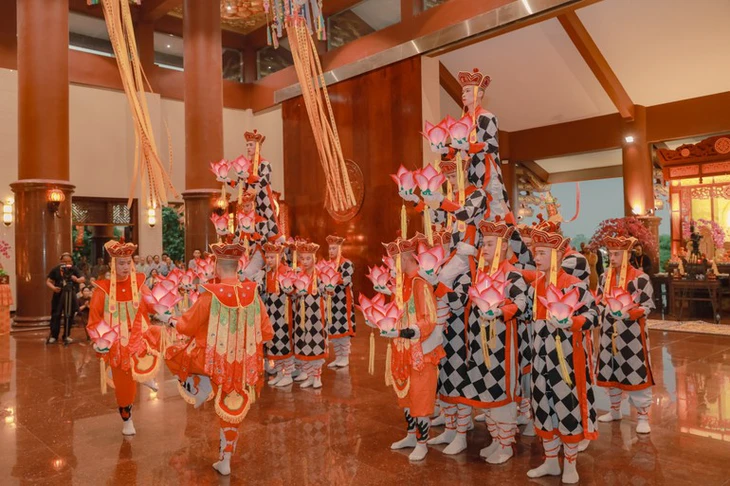 Cầu siêu các anh hùng, liệt sĩ theo nghi lễ Phật giáo 3 miền tại Vesak - Ảnh 3. Cầu siêu - Ảnh 5.