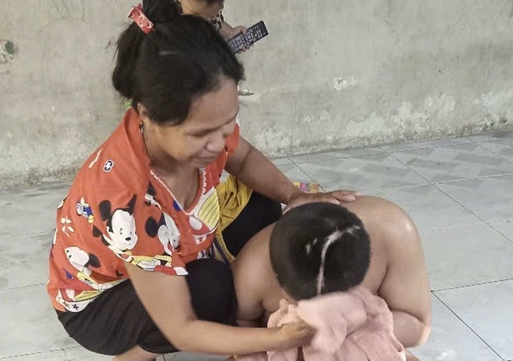 Học sinh lớp 3 bị tông chấn thương sọ não, phải 'sống đời thực vật' nhưng chưa ai chịu trách nhiệm - Ảnh 1.