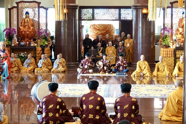 Cầu siêu các anh hùng, liệt sĩ theo nghi lễ Phật giáo 3 miền tại Vesak - Ảnh 4. Cầu siêu - Ảnh 4.