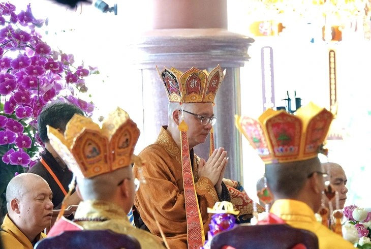 Cầu siêu các anh hùng, liệt sĩ theo nghi lễ Phật giáo 3 miền tại Vesak - Ảnh 1. Cầu siêu - Ảnh 1.