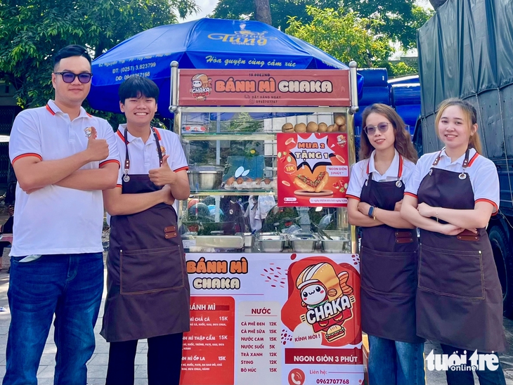 Sinh viên được hỗ trợ để đưa ý tưởng khởi nghiệp xe bán bánh mì ra đường phố - Ảnh 2.