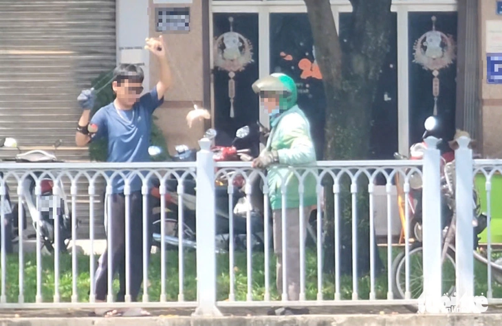 'Ná thủ' lại xuất hiện, bắn cá ngoi lên mặt kênh Nhiêu Lộc - Thị Nghè sau mưa đầu mùa - Ảnh 5.