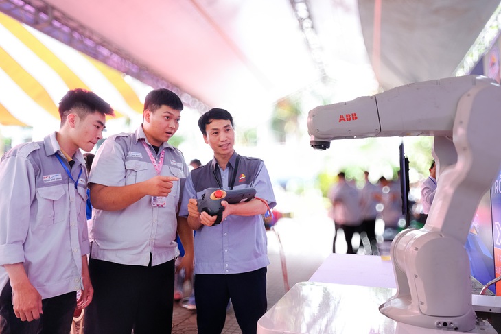“Chuyến xe hướng nghiệp Đức”: Cửa ra thế giới mở ngay ở cổng trường - Ảnh 3. hướng nghiệp - Ảnh 3.