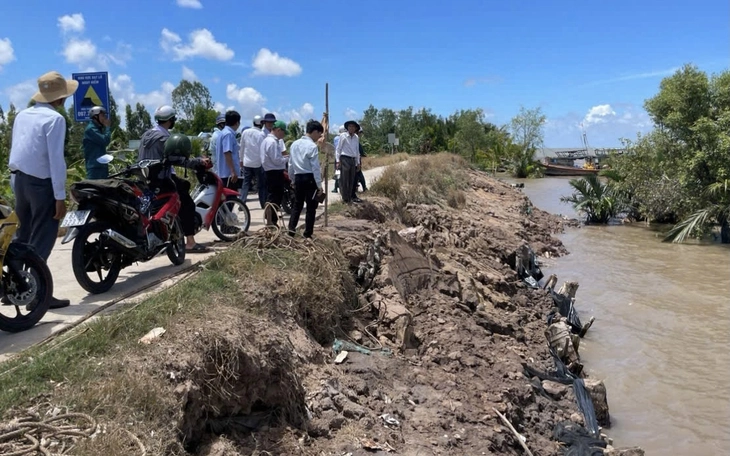 Vụ mưa lớn gây ngập ở Bình Dương: Khắc phục tường rào công ty, trụ điện bị đổ gãy - Ảnh 4.