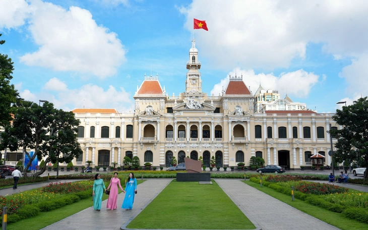 Bỏ cấp huyện: Bộ Nội vụ đề xuất chuyển 120 'đầu việc' của cấp huyện xuống cấp xã sau sáp nhập - Ảnh 3.