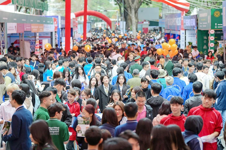Tuyển sinh đại học 2025: Thí sinh tăng, nguyện vọng giảm - Ảnh 1.