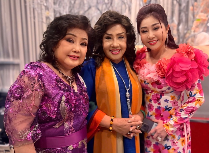 Lệ Thủy hội ngộ Phượng Liên với bài Con gái của mẹ - Ảnh 3. Lệ Thủy hội ngộ Phượng Liên với bài Con gái của mẹ - Ảnh 3.