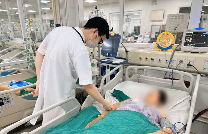 Sốc nhiễm khuẩn nặng sau mũi tiêm chữa đau vai ở phòng khám tư - Ảnh 1. sốc nhiễm khuẩn - Ảnh 1.