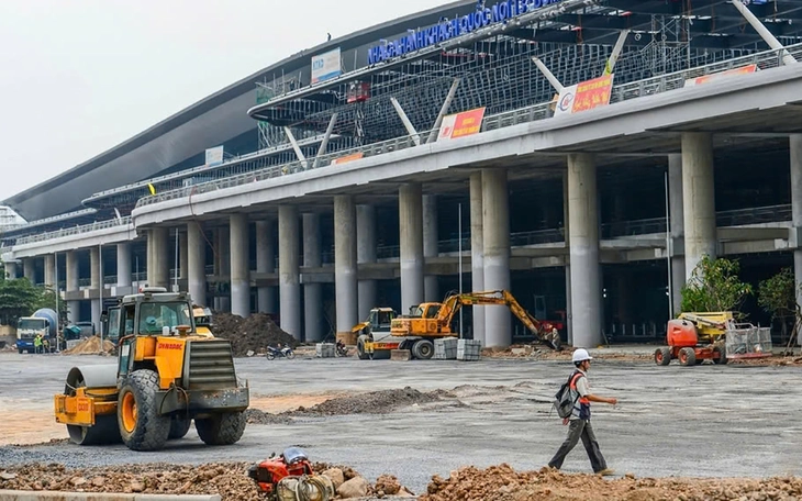 Nhà ga T3 Tân Sơn Nhất bị dột sau mưa lớn: Nhà thầu nào đứng sau?  - Ảnh 2.