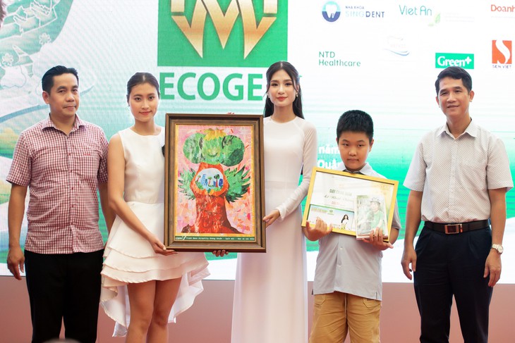 Hoa hậu Nguyễn Thanh Hà trao giải cuộc thi vẽ 'Thành phố xanh - Đẹp như trong tranh' - Ảnh 3. Nguyễn Thanh Hà - Ảnh 3.
