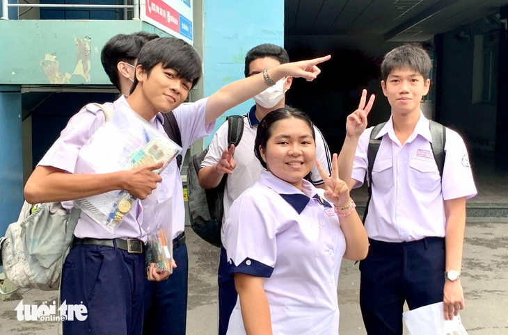 Thí sinh thoải mái vì đề thi đánh giá năng lực đợt 2 vừa sức, 16-6 công bố kết quả thi - Ảnh 1.