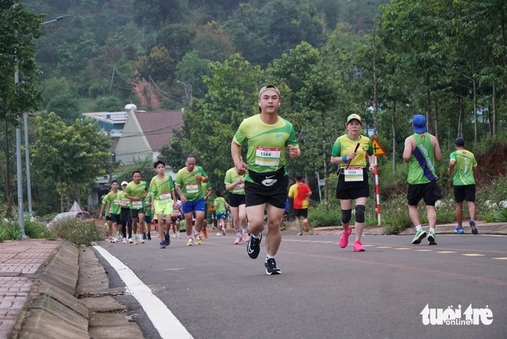 Hơn 3.000 vận động viên chạy marathon chinh phục Nam Tây Nguyên - Ảnh 1. Hơn 3.000 vận động viên chạy marathon chinh phục Nam Tây Nguyên - Ảnh 1.