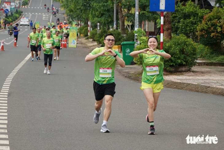 Hơn 3.000 vận động viên chạy marathon chinh phục Nam Tây Nguyên - Ảnh 4. marathon - Ảnh 3.