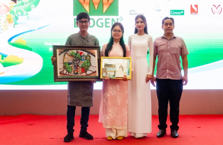Hoa hậu Nguyễn Thanh Hà trao giải cuộc thi vẽ 'Thành phố xanh - Đẹp như trong tranh' - Ảnh 4. Nguyễn Thanh Hà - Ảnh 4.