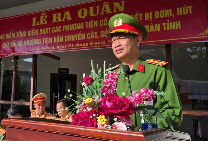 Kiên Giang ra quân cao điểm kiểm soát vận chuyển cát, đá trái phép - Ảnh 1.