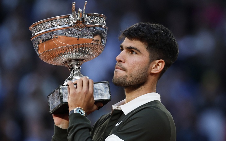 Vợt Nadal vô địch Roland Garros 2017 bán đấu giá 3,6 tỉ đồng - Ảnh 3.