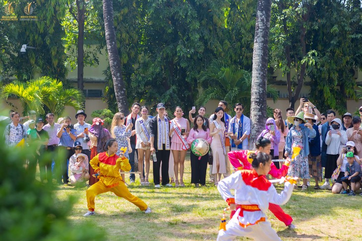 Hoa hậu, nam vương thế giới trải nghiệm văn hóa, ẩm thực vùng đất võ Bình Định - Ảnh 1. Hoa hậu, nam vương thế giới trải nghiệm văn hóa, ẩm thực vùng đất võ Bình Định - Ảnh 1.