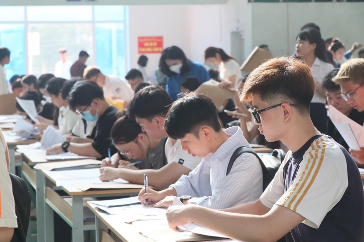 Trường đại học Y Dược lần đầu xét 2 tổ hợp có môn tiếng Anh - Ảnh 1.