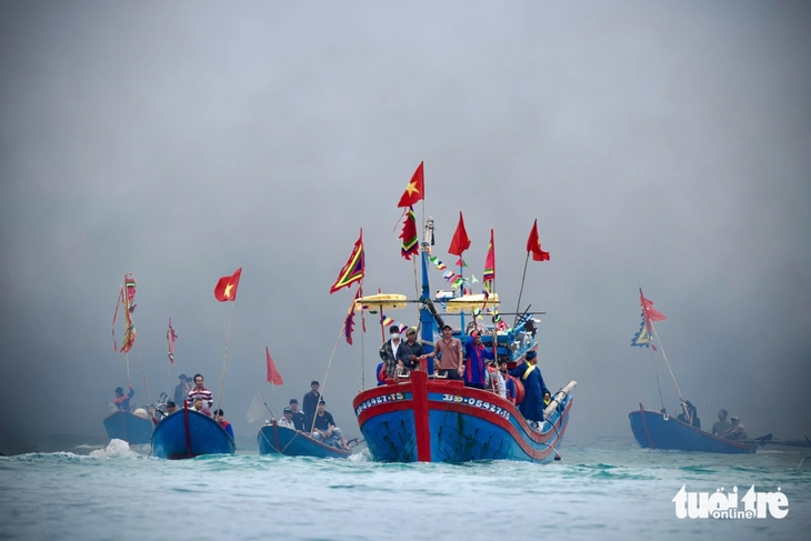 Độc đáo lễ hội cầu ngư ở vạn chài Lộ Diêu - Ảnh 5.