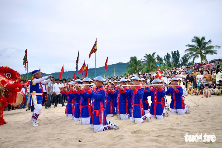 Độc đáo lễ hội cầu ngư ở vạn chài Lộ Diêu - Ảnh 6.