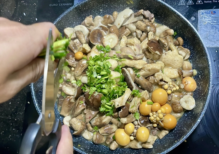 Tới mùa nấm tràm rồi đó, bạn đã ăn gà xào nấm tràm chưa? - Ảnh 4. nấm tràm - Ảnh 4.