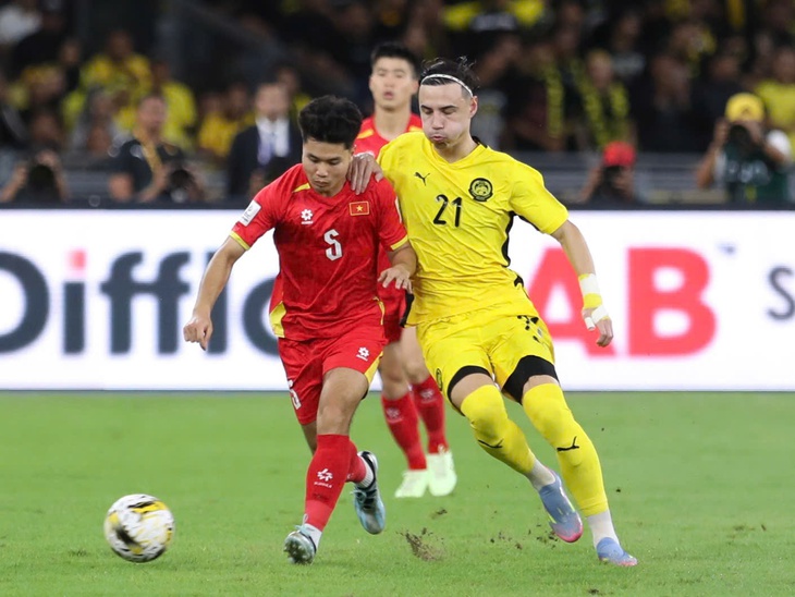 Tụt sâu trên bảng xếp hạng FIFA, Việt Nam bị Indonesia áp sát Tụt sâu trên bảng xếp hạng FIFA, Việt Nam bị Indonesia áp sát