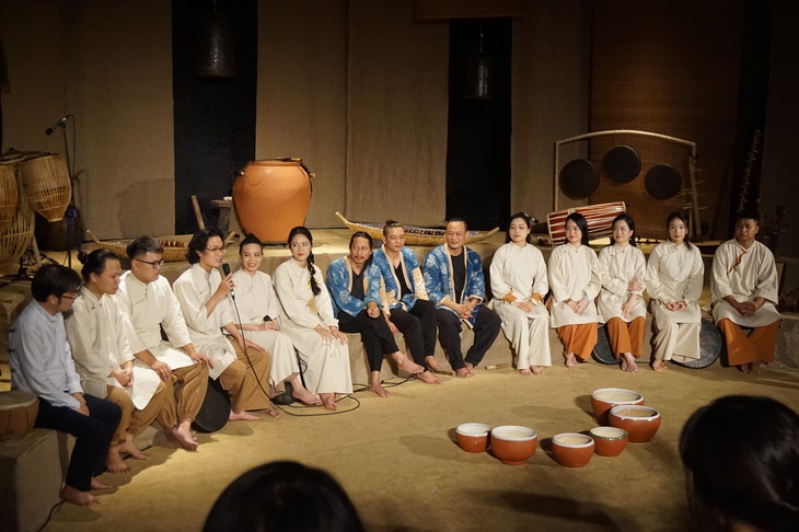 Nghe 'GOm show' độc lạ từ… chum, vại, niêu gốm - Ảnh 4. Nghe 'GOm show' độc lạ từ… chum, vại, niêu gốm - Ảnh 4.