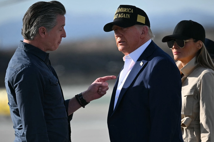 Ông Trump điều động thêm 2.000 vệ binh, đe dọa bắt thống đốc California Ông Trump điều động thêm 2.000 vệ binh, đe dọa bắt thống đốc California