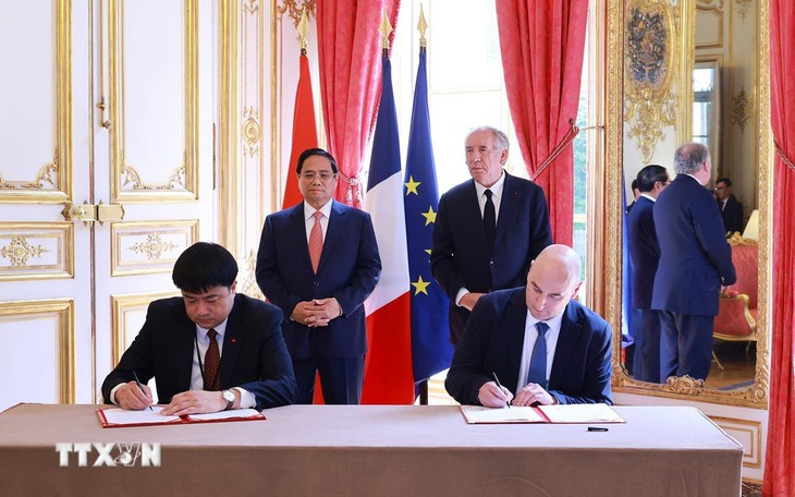 Thủ tướng Phạm Minh Chính hội đàm với Thủ tướng Pháp Francois Bayrou - Ảnh 4. Thủ tướng Phạm Minh Chính hội đàm với Thủ tướng Pháp Francois Bayrou - Ảnh 4.