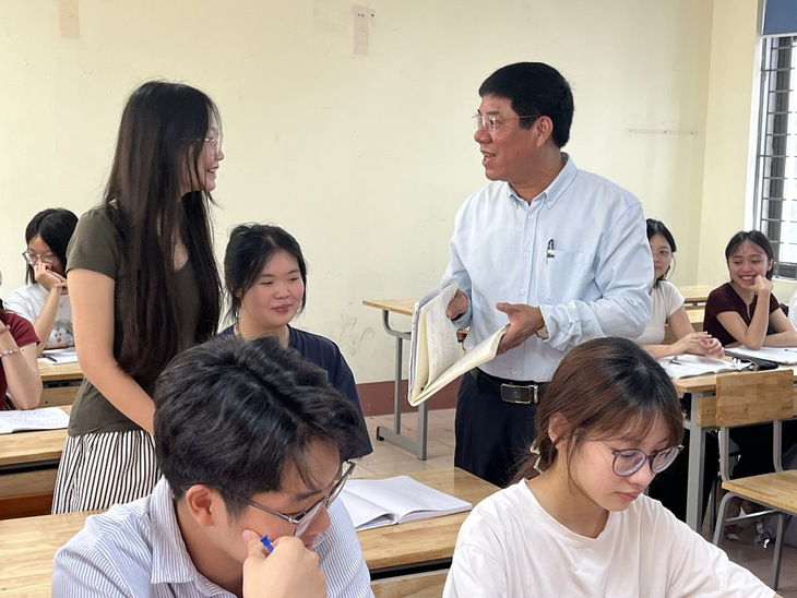 Bộ GD-ĐT lưu ý tập huấn kỹ cho buổi thi tự chọn của kỳ thi tốt nghiệp THPT - Ảnh 1.