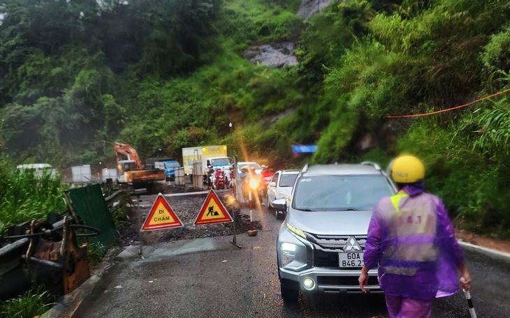 Lâm Đồng chỉ đạo xử lý công trình trên đất rừng phòng hộ đèo Bảo Lộc - Ảnh 2.