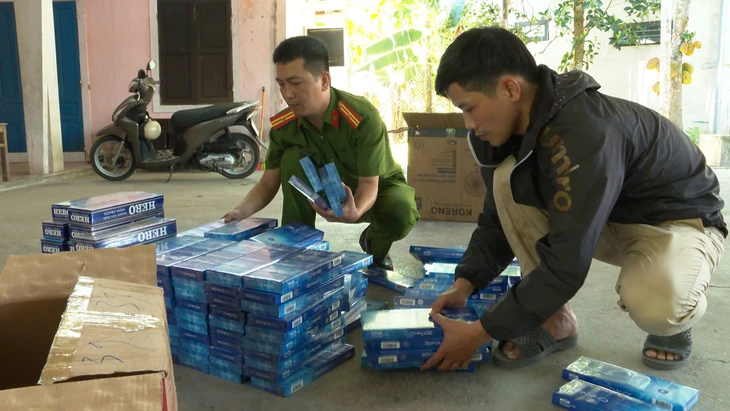 Chống buôn lậu, hàng giả 11-6: Khởi tố hai người buôn bán gần 4.300 bao thuốc lá lậu - Ảnh 1.